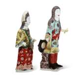 TWO CHINESE EXPORT PORCELAIN FAMILLE VERTE EUROPEAN COURT FIGURES - photo 3