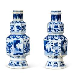 A PAIR OF CHINESE EXPORT PORCELAIN BLUE AND WHITE FACETED DOUBLE-GOURD VASES