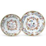 TWO LARGE CHINESE EXPORT PORCELAIN FAMILLE ROSE DISHES - photo 1