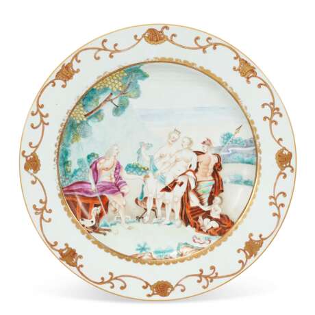 A CHINESE EXPORT PORCELAIN 'JUDGMENT OF PARIS' DISH - фото 1