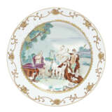 A CHINESE EXPORT PORCELAIN 'JUDGMENT OF PARIS' DISH - фото 3