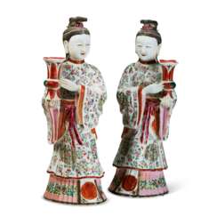 A PAIR OF CHINESE EXPORT PORCELAIN FAMILLE ROSE COURT LADY CANDLEHOLDERS