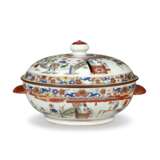 A CHINESE EXPORT PORCELAIN VERTE-IMARI TUREEN AND COVER - photo 2