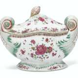 A CHINESE EXPORT PORCELAIN FAMILLE ROSE ROCOCO SOUP TUREEN AND COVER - фото 3