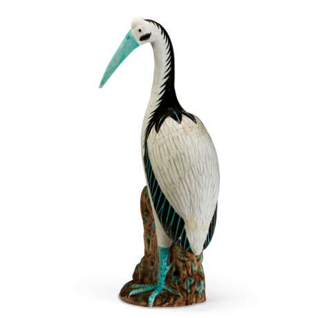 A LARGE CHINESE EXPORT PORCELAIN CRANE - фото 2