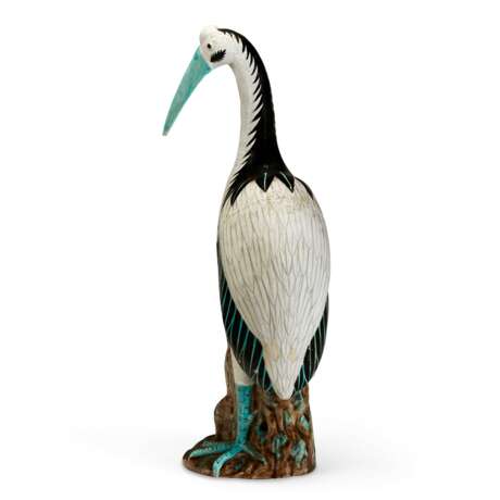 A LARGE CHINESE EXPORT PORCELAIN CRANE - фото 4