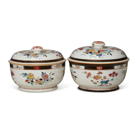 TWO CHINESE EXPORT PORCELAIN FAMILLE ROSE SOUP TUREENS AND COVERS - photo 2