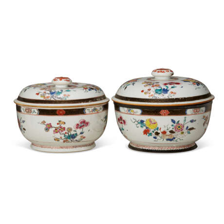 TWO CHINESE EXPORT PORCELAIN FAMILLE ROSE SOUP TUREENS AND COVERS - фото 3