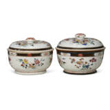 TWO CHINESE EXPORT PORCELAIN FAMILLE ROSE SOUP TUREENS AND COVERS - Foto 4