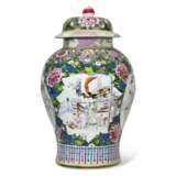 A LARGE CHINESE EXPORT PORCELAIN FAMILLE ROSE JAR AND A COVER - Foto 4