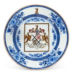 A CHINESE EXPORT PORCELAIN 'ENGLISH MARKET' ARMORIAL 'MISTAKE' PLATE