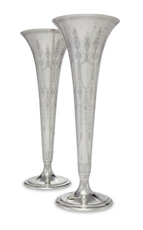 A PAIR OF AMERICAN SILVER LARGE TRUMPET VASES - photo 1