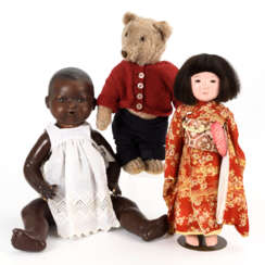 Teddy und 2 Puppen. Steiff und Armand Marseille.