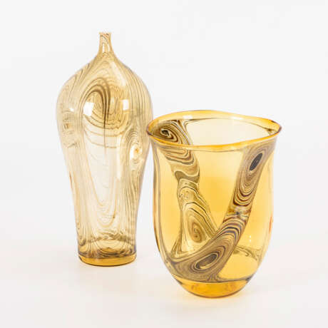 Künstlerglasflasche und -vase - photo 1