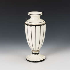 Antikisierende Jugendstil-Vase. Max Roesler.