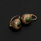 Russisches Ohrhängerpaar mit grünem Stein und Diamantrosen - Foto 1