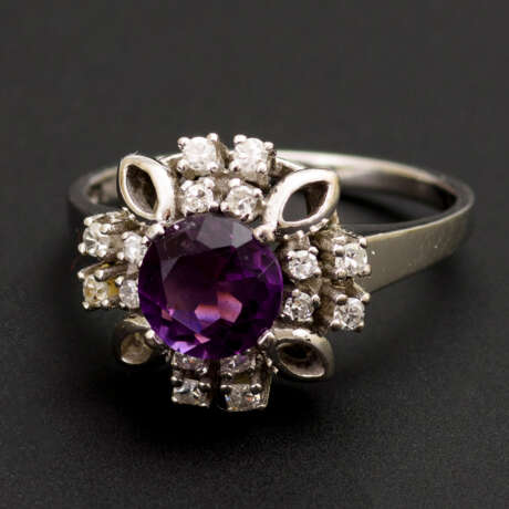 Ring mit Amethyst und Diamanten - фото 1