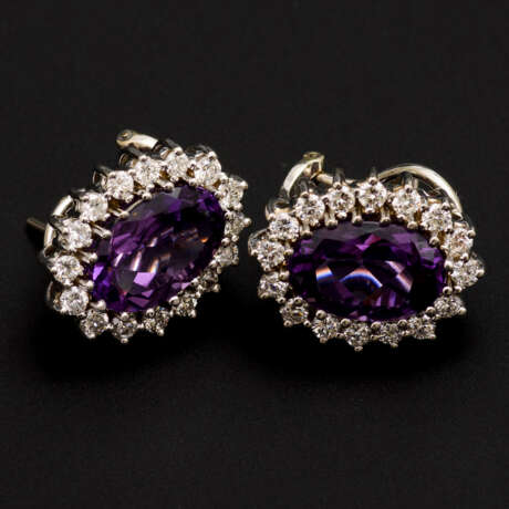 Entourage-Ohrsteckerpaar mit Amethysten und Brillanten - photo 1