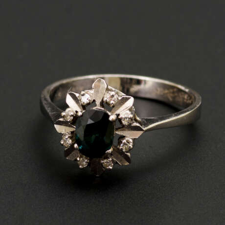 Ring mit Saphir und Diamanten - Foto 1