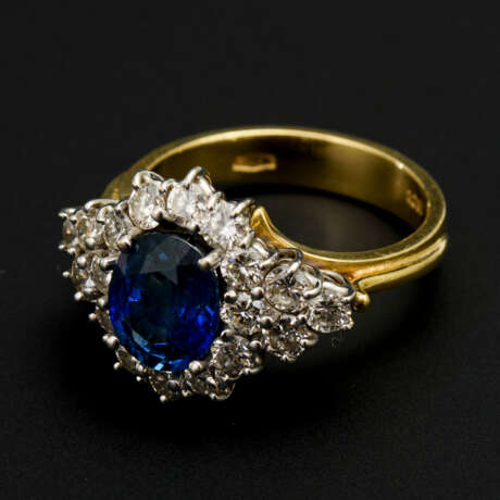 Ring mit Saphir und Brillanten - фото 1