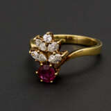 Ring mit Rubin, Brillant und Diamanten - фото 1