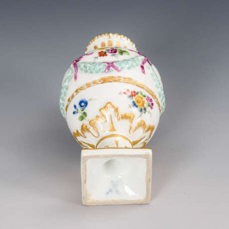 Kleine Vase mit Blumenmalerei. Meissen. - photo 3