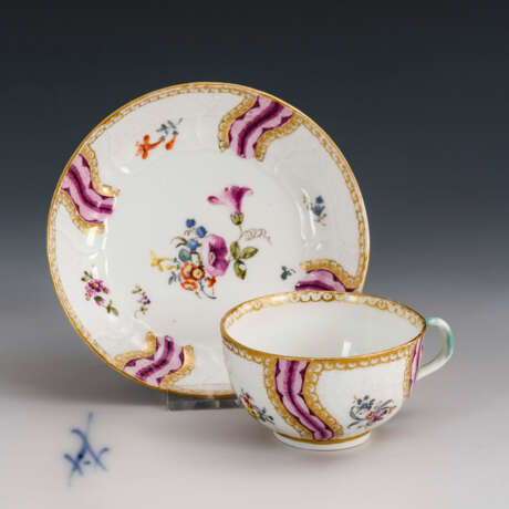 Barocke Tasse mit Blumenmalerei. Meissen. - фото 1