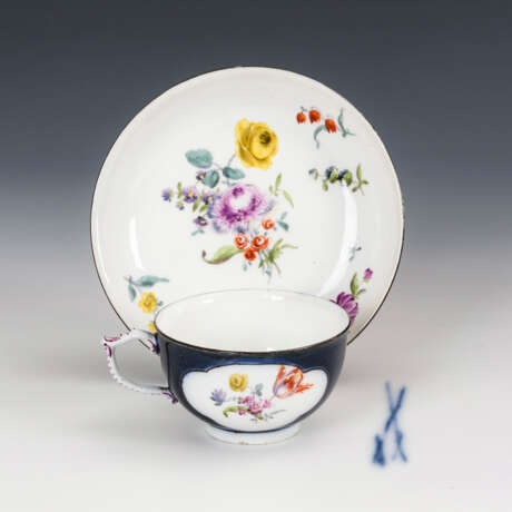 Barocke Tasse mit Blaufond. Meissen. - photo 1