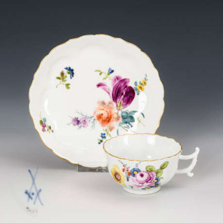 Barocke Tasse mit Blumenmalerei. Meissen. - фото 1