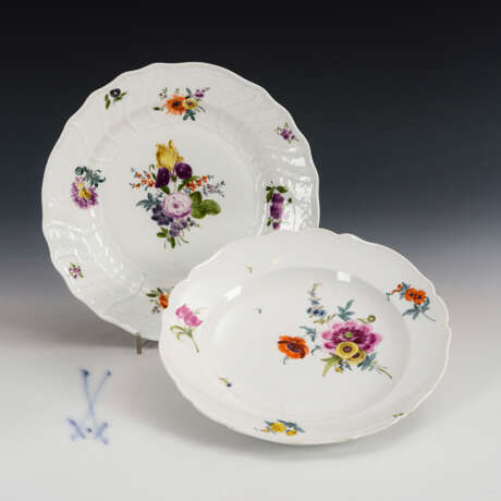 2 barocke Teller mit Blumenmalerei. Meissen. - photo 1