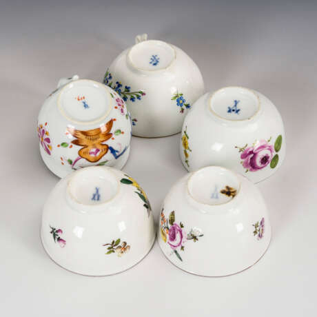 3 barocke Koppchen und 2 Tassen. Meissen. - фото 2