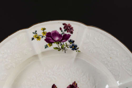 2 barocke Teller mit Blumenmalerei. Meissen. - photo 2