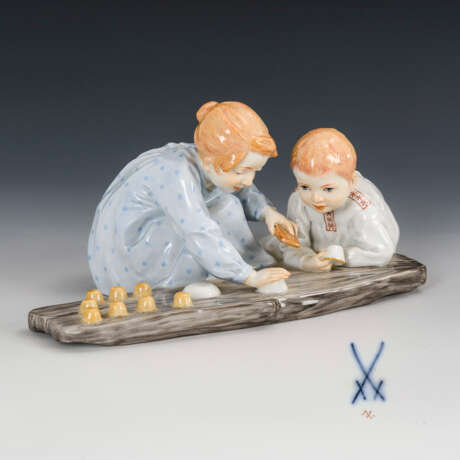 Kinder mit Sandförmchen. Meissen. - photo 1