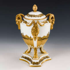 Deckelvase mit Goldmalerei. Rosenthal.