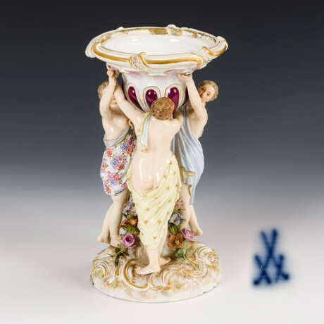 Figürlicher Fuß eines Tafelaufsatzes. Meissen. - photo 1