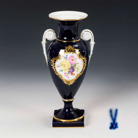 Vase mit Kobaltfond. Meissen. - Foto 1