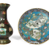 CLOISONNÉ-TELLER UND -VASE, - Foto 1