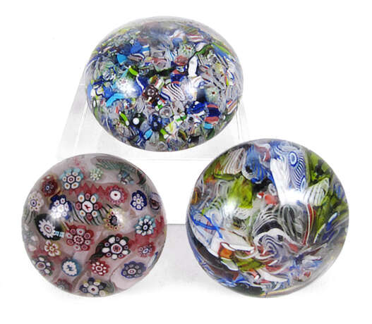 3 PAPERWEIGHTS, CANES UND - фото 1