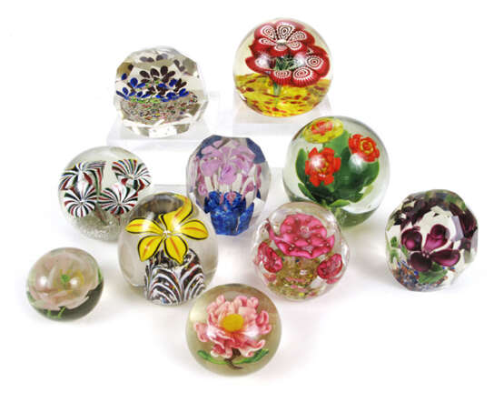 10 PAPERWEIGHTS, BLUMEN, - Foto 1