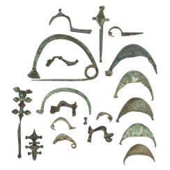 Antike Fibeln und Gewandnadeln aus Bronze -