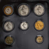 Blechbox voll mit diversen Kursmünzensätzen, - Foto 6