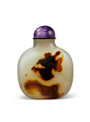 A LARGE SHADOW AGATE SNUFF BOTTLE