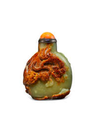 A CARVED RUSSET AND GREEN JADE SNUFF BOTTLE