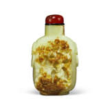 A CARVED YELLOW AND RUSSET JADE SNUFF BOTTLE - photo 1