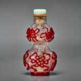 A RED-OVERLAY CLEAR GLASS DOUBLE GOURD-FORM SNUFF BOTTLE - фото 1
