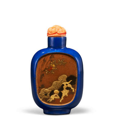 A SLIP DECORATED AND ENAMELED STONEWARE SNUFF BOTTLE - фото 1