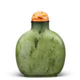 A LARGE SPINACH-GREEN JADE SNUFF BOTTLE - photo 1
