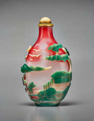A VERY RARE GREEN, PINK AND YELLOW-OVERLAY WHITE GLASS SNUFF BOTTLE