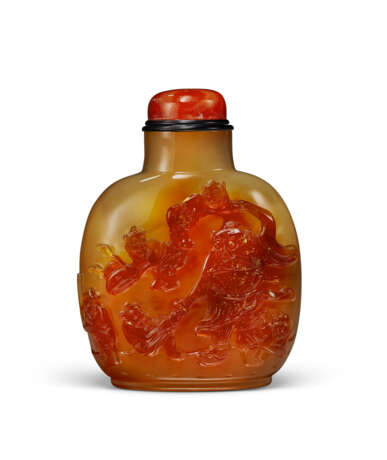 A CARVED CAMEO AGATE SNUFF BOTTLE - фото 1