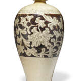 A CARVED CIZHOU `PEONY` MEIPING - photo 1